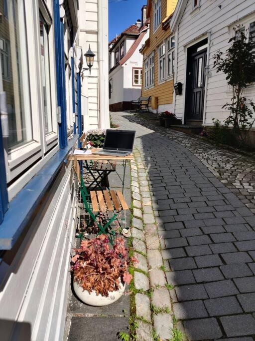 Beautiful Bergen House From 1790 Leilighet Eksteriør bilde